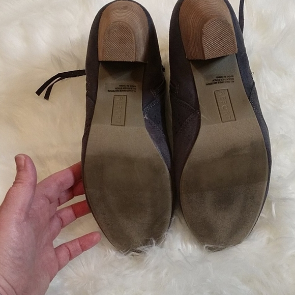 Report Fotwear Merle Faux Suede Perforated Booties - Picture 7 of 9